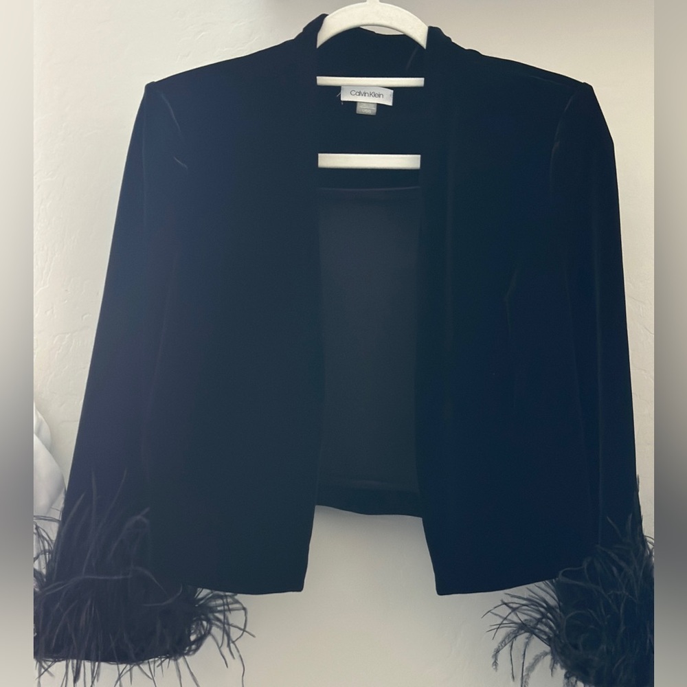 Moving sale| NWT Calvin Klein black velvet with ostrich? feather trims sz L